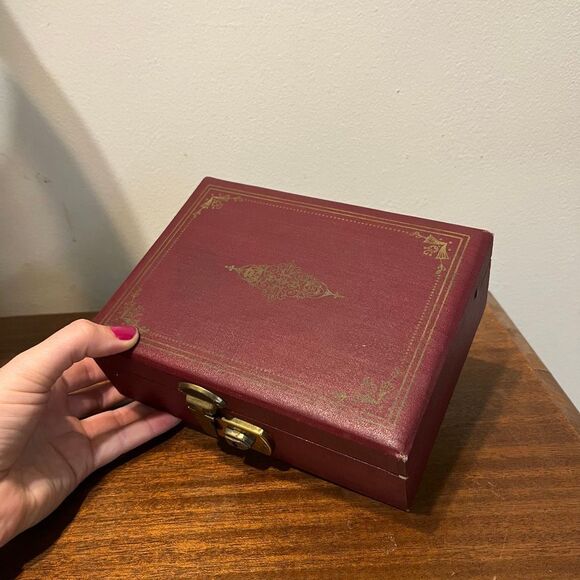 Vintage 50s Leatherette Jewelry Box Burgundy, Satin Lined, Mirror Two-Tiers - Picture 9 of 10